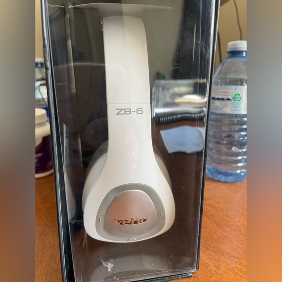Brand new never opened VEHO ZB-6 wireless headphones - White - Picture 2 of 4